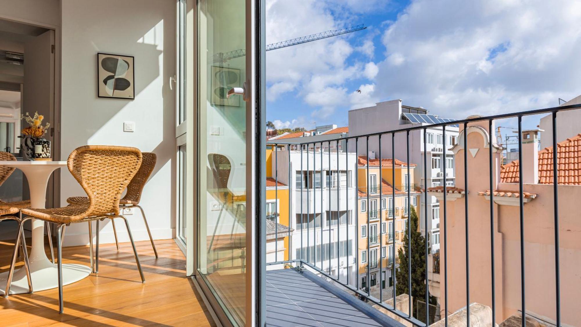 Classy 2Bdr House With Balcony By Lovelystay Lisbon Exterior photo